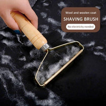 Load image into Gallery viewer, LintOutâ„¢ Portable Lint Remover