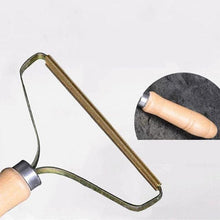 Load image into Gallery viewer, LintOutâ„¢ Portable Lint Remover
